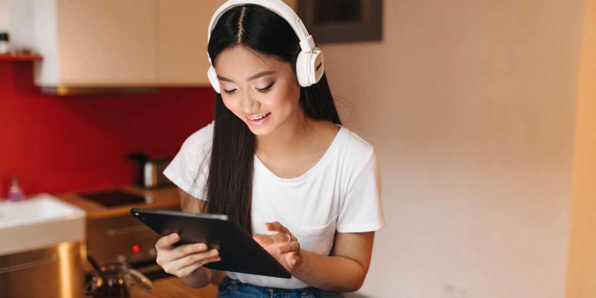 Best Online Audiobooks for Every Genre and Budget in 2025